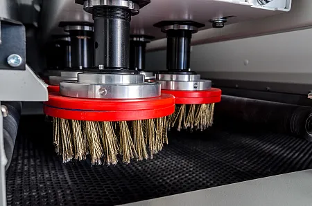 Станок для удаления грата, заусенец  со скруглением кромок, удаления оксидной пленки и финишной обработки детали