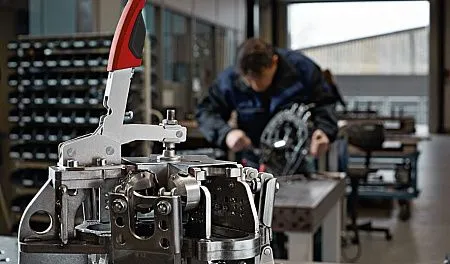 Вертикальный зажим с открытым плечом и горизонтальным основанием STC-VH /40