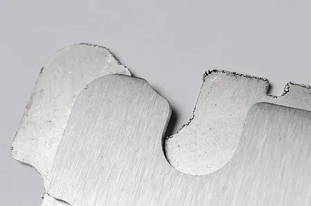 Станок для удаления окалины, грата, заусенцев