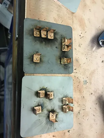 Лепестковый контакт заземления F2