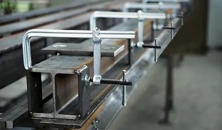 Цельнометаллическая струбцина с Т-образной ручкой classiX GS-K 250/120