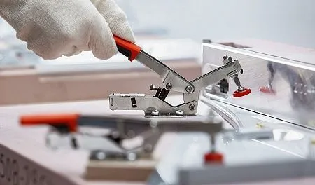 Горизонтальный зажим с открытым плечом и горизонтальным основанием STC-HH /35