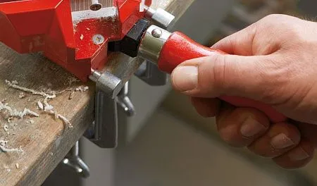 Зажим для стола LM10/5R8 100/50