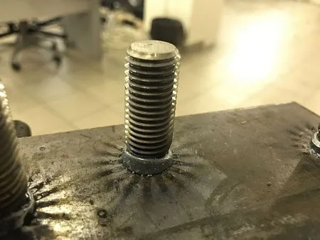 Резьбовая приварная шпилька типа RD Стальная