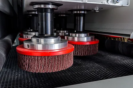 Станок для удаления грата, заусенец  со скруглением кромок, удаления оксидной пленки и финишной обработки детали