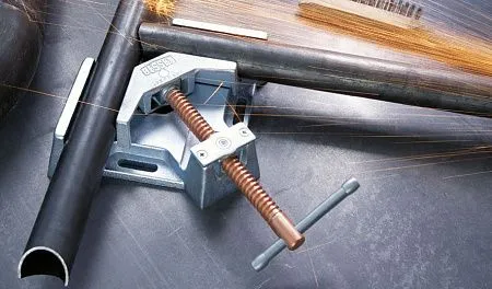 Металлический угловой зажим WSM12