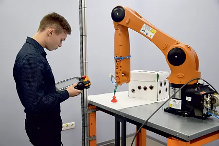 Учебный класс по робототехнике в центре технического творчества и профориентации «Детский технопарк Кванториум» г. Нижнекамск